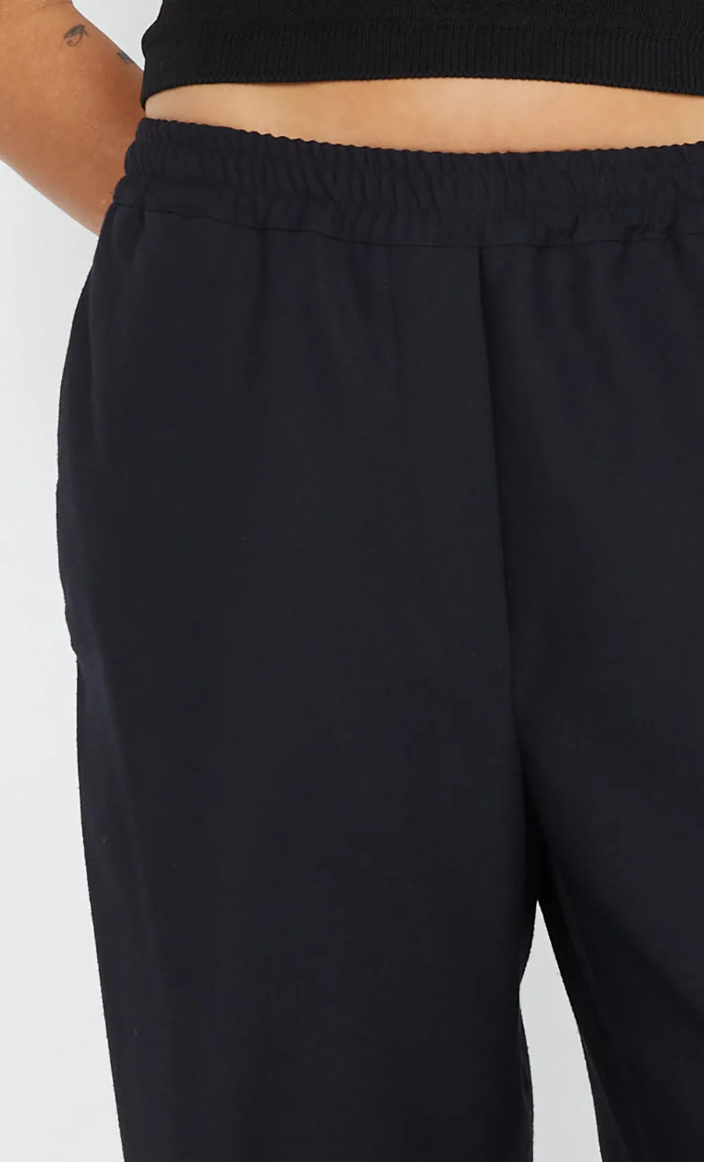 NINAH DRAWSTRING PANT - BLACK